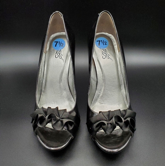 Carlos Santana Black Patent Heels - Picture 3 of 6